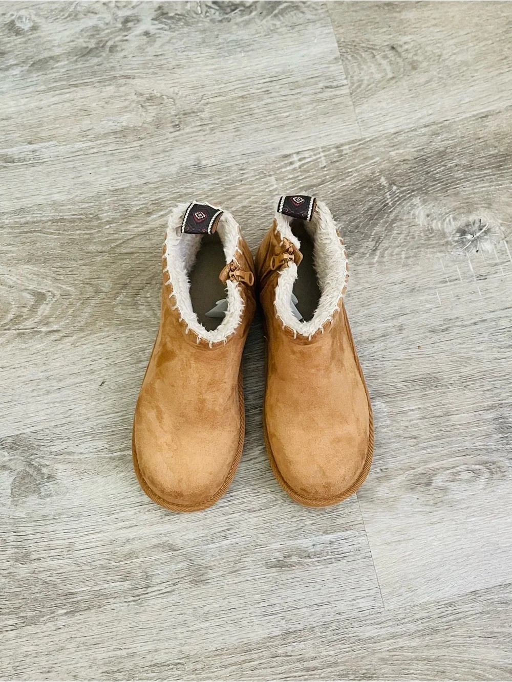 Tan Faux Suede Ankle Boots with Faux Fur Lining and Side Zipper – Women’s US 7